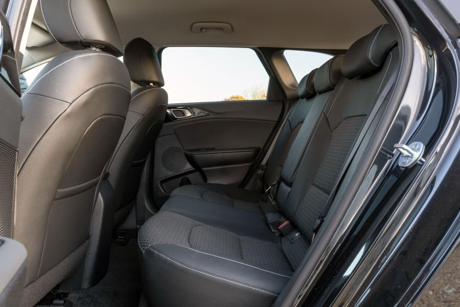Интерьер Kia Ceed Sportswagon 2018 года  (UK) (фото 12 из 27)